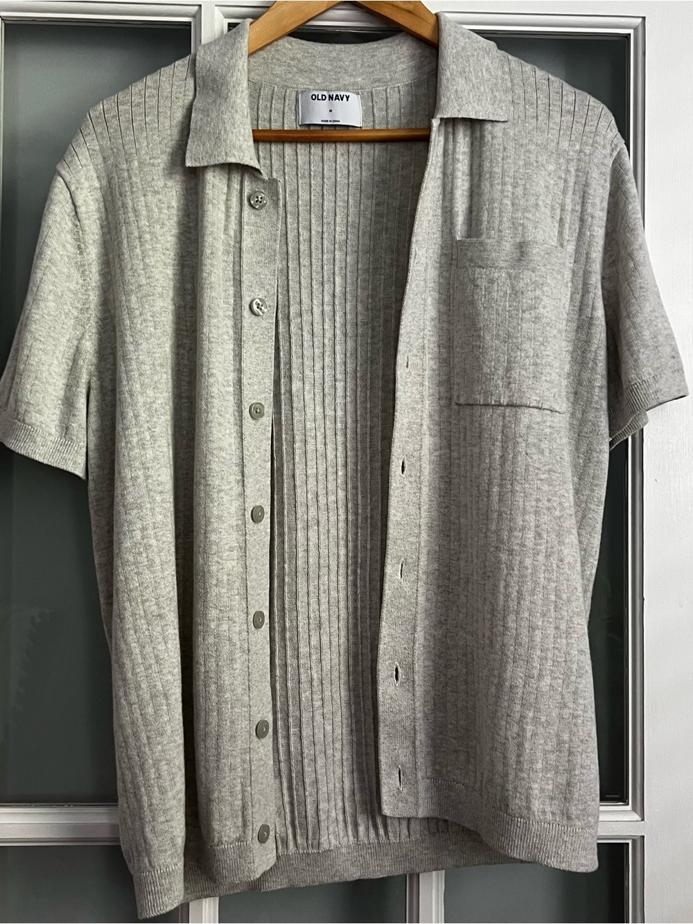 Old Navy Men's Light Gray Short-Sleeve Ribbed Button-Down Shirt